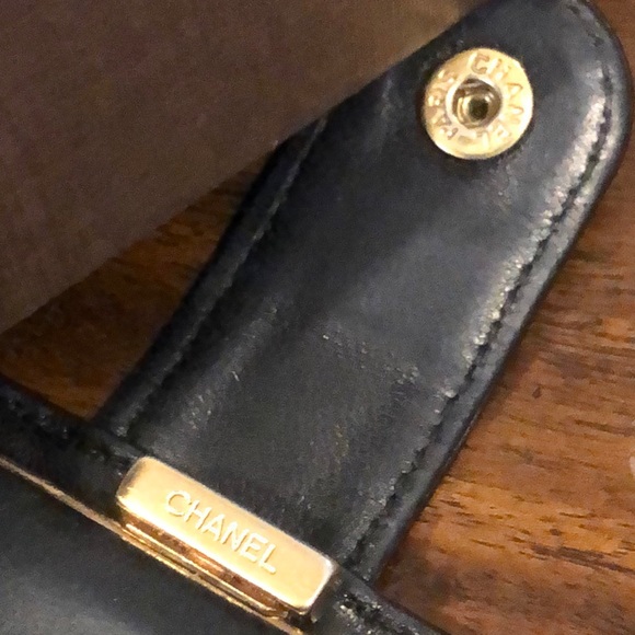 CHANEL Caviar Skin CC Logo Black Bifold Kiss Lock Wallet 3-1/2”x4-1/2” Authentic - Picture 17 of 17